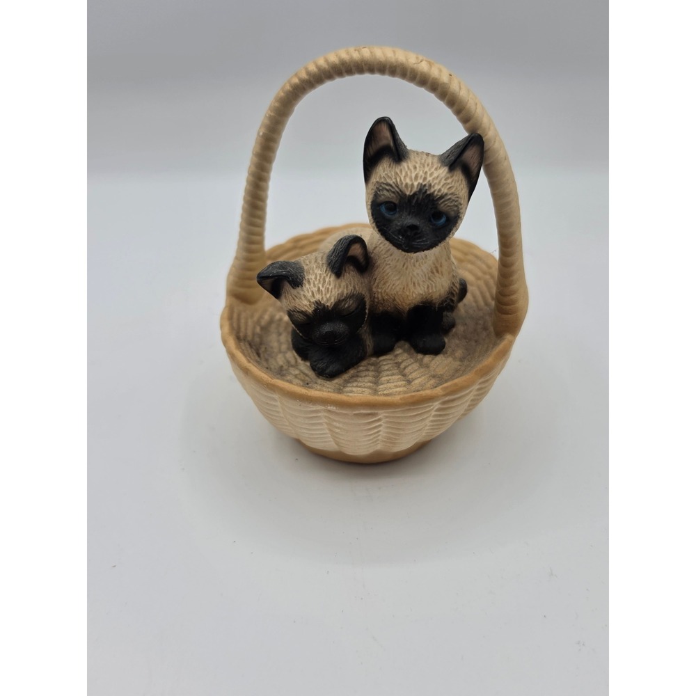 Vintage Siamese Kittens in Basket Ceramic Figurine Blue Eyes 10431 Miniature
